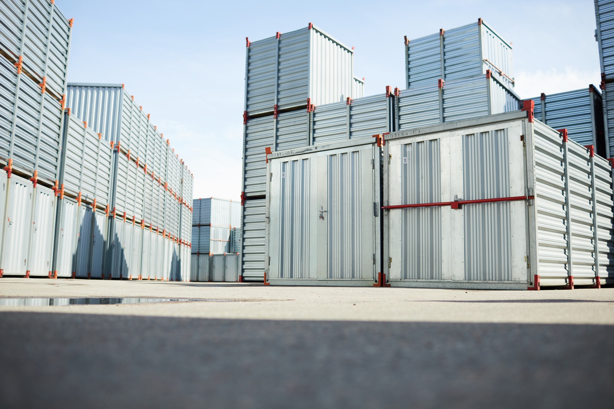 Storage containers